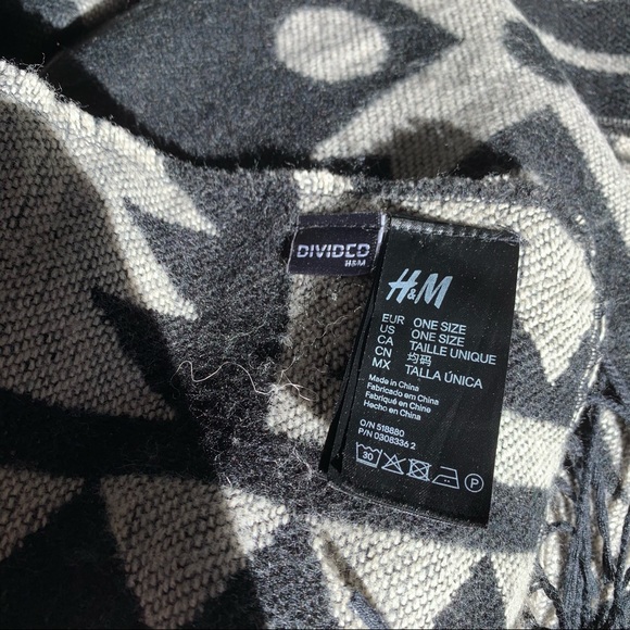 H&M patterned shawl - Picture 2 of 2